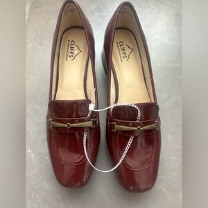 Cliffs by White Mountain Maroon Glossy Loafers